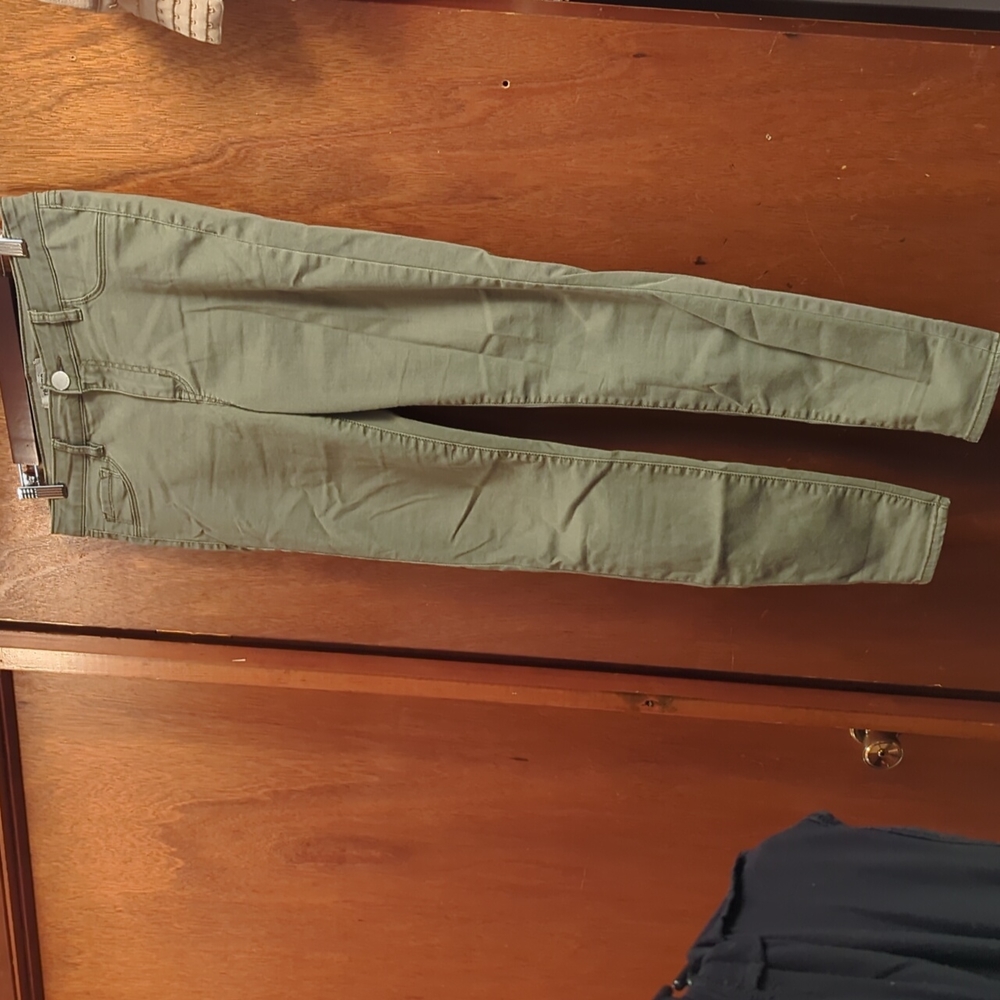 Green skinny jeans